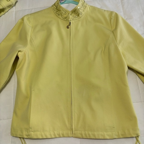 ST. JOHN PANTS SUIT YELLOW SIZE LARGE EXCELLENT CONDITION - Picture 8 of 15